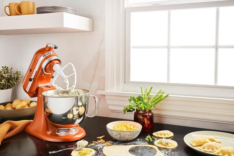 KitchenAid Artisan Series 5 Quart Tilt Head Stand Mixer with Pouring Shield - Image 53