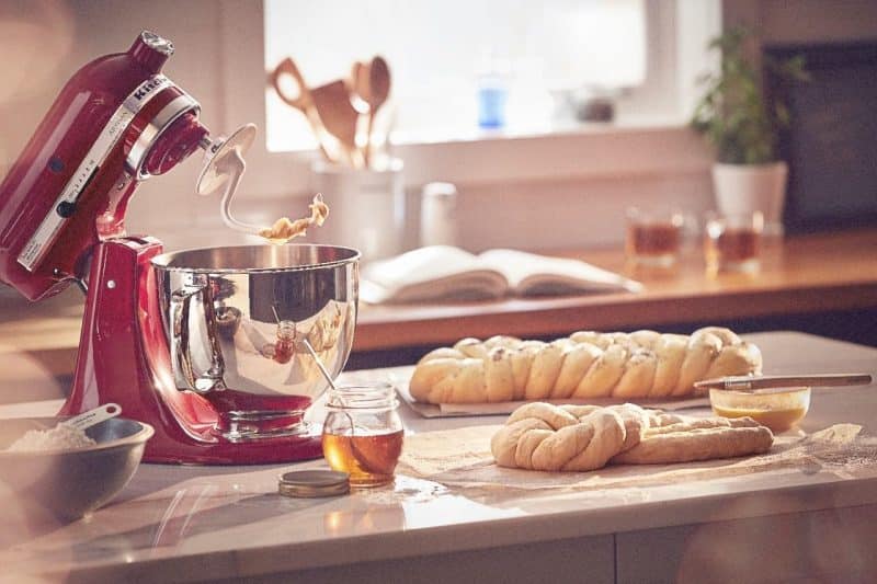 KitchenAid Artisan Series 5 Quart Tilt Head Stand Mixer with Pouring Shield - Image 74
