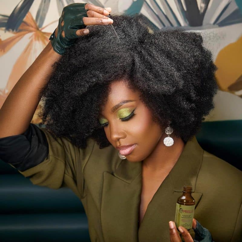 Mielle Organics Rosemary Mint Scalp & Hair Strengthening Oil - Image 5