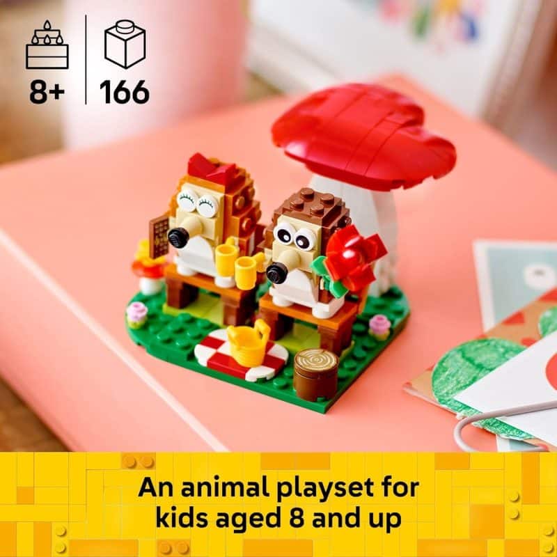 LEGO Hedgehog Picnic Date (40711) - Image 2
