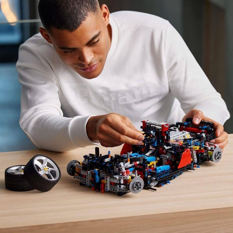 LEGO Technic Ferrari Daytona SP3 (42143) - Image 5