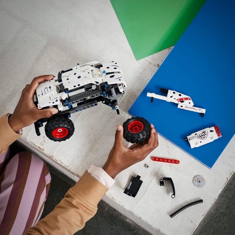 LEGO Technic Monster Jam™ Monster Mutt™ Dalmatian (42150) - Image 3